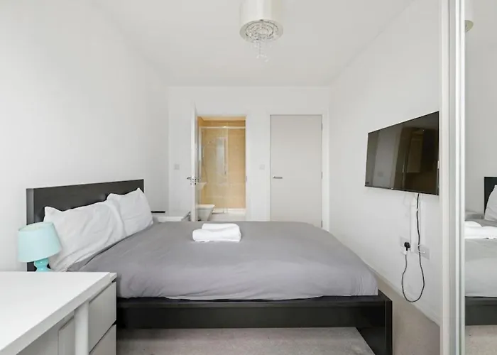 Canning Town 2 Bed Apartment